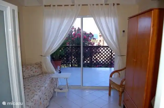 Drittes Schlafzimmer mit Dusche. In diesem Schlafzimmer steht ein Einzelbett und Ausziehbett. Die Toilette im Erdgeschoss befindet sich direkt gegenüber von diesem Raum.