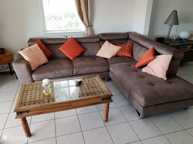 Villa Royal Palm 42A | Curaçao, Curaçao-Centre, Piscadera - villa Vous pouvez vous détendre sur ce beau canapé de salon