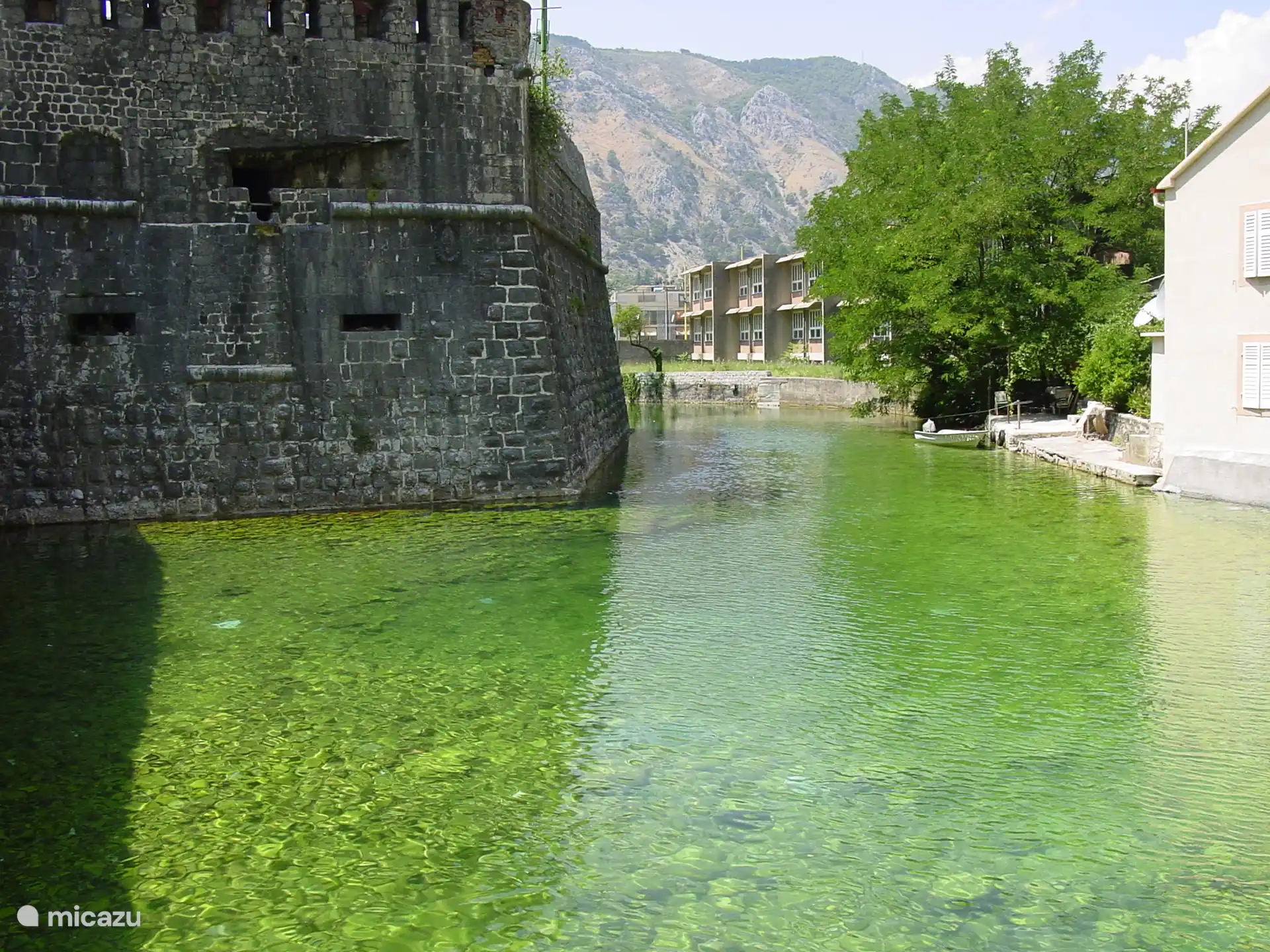 Een van de meerdere ingangen van Kotor stad.