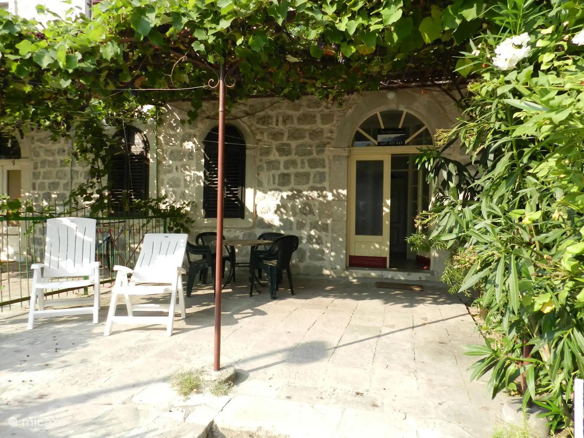 Terras met uitzicht op Kotor Baai