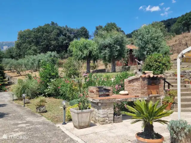 Casa Motta Camastra en Italia, Sicilia, Motta Camastra - casa vacacional Jardín con terraza, barbacoa y horno de pizza