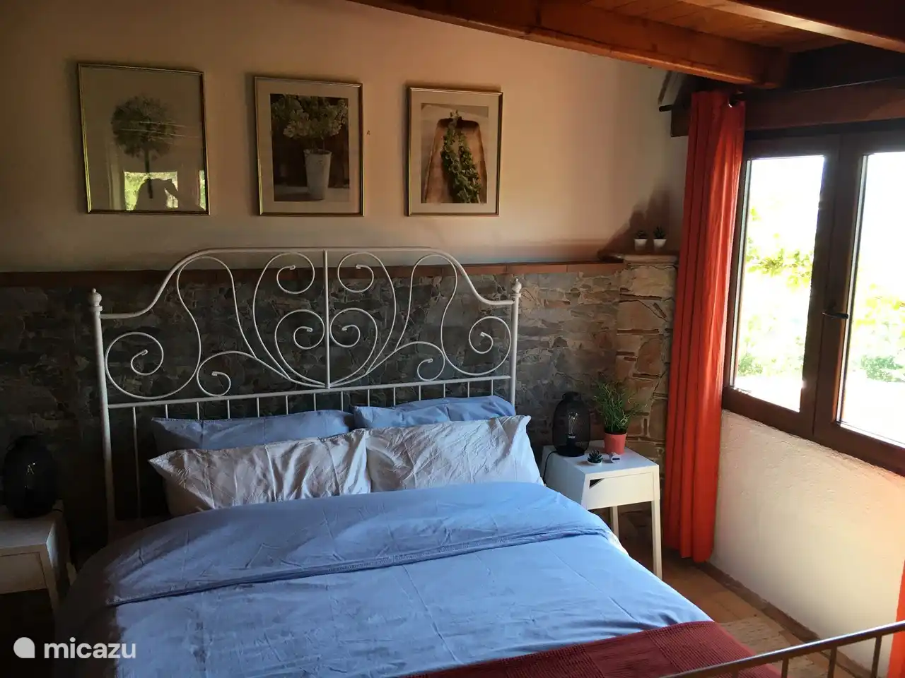 Schlafzimmer 2 mit Blick auf das Alcantara-Tal