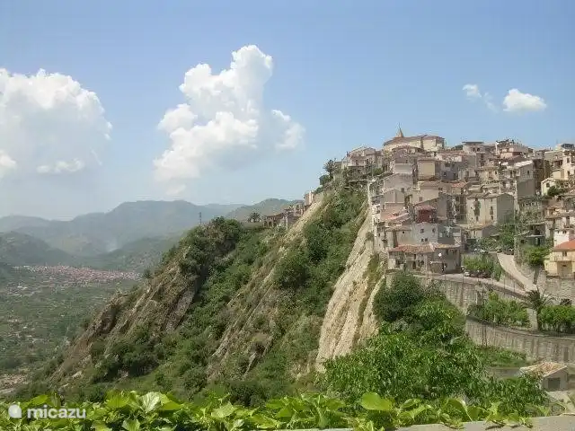 Casa Motta Camastra en Italia, Sicilia, Motta Camastra - casa vacacional Motta Camastra, el pueblo de montaña del que nuestra casa debe su nombre.