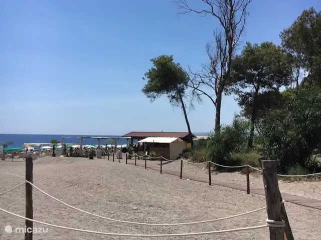 Casa Motta Camastra en Italia, Sicilia, Motta Camastra - casa vacacional Playa San Marco en Calatabiano, mucho espacio de estacionamiento a 50 metros de la playa.