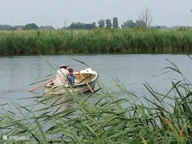 bungalow huren in Nederland, Noord-Holland, Schardam – Koggenbungalow Heerlijk in de roeiboot een stukje varen