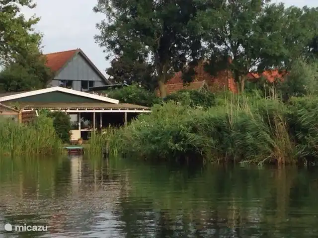bungalow huren in Nederland, Noord-Holland, Schardam – Koggenbungalow Zicht vanaf het water.....