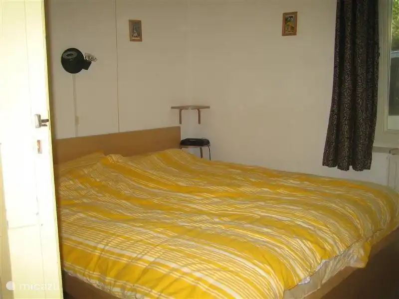 Master-Schlafzimmer mit zwei Jumaux, Einbauschrank (inkl. Safe) und Waschbecken. Die anderen drei Schlafzimmer verfügen über Einzelbetten in 2 Schlafzimmer mit den Betten zusammengeschoben ein Doppelbett abgedeckt werden können.
Bettwäsche kann gemietet werden.