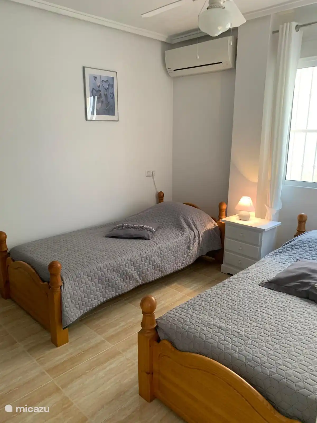 Slaapkamer 2, met 2 losse bedden