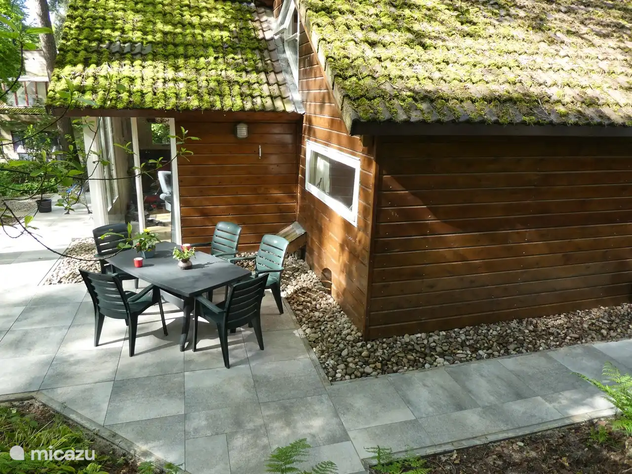 Terras bij de woning, Heerlijk om te zitten of buiten met elkaar te eten.