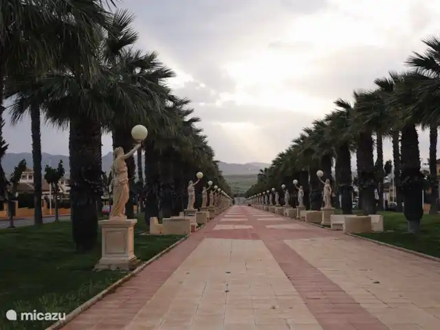 Villa Calida | Espagne, Costa Cálida, Mazarrón - villa Le boulevard à l'entrée du parc.