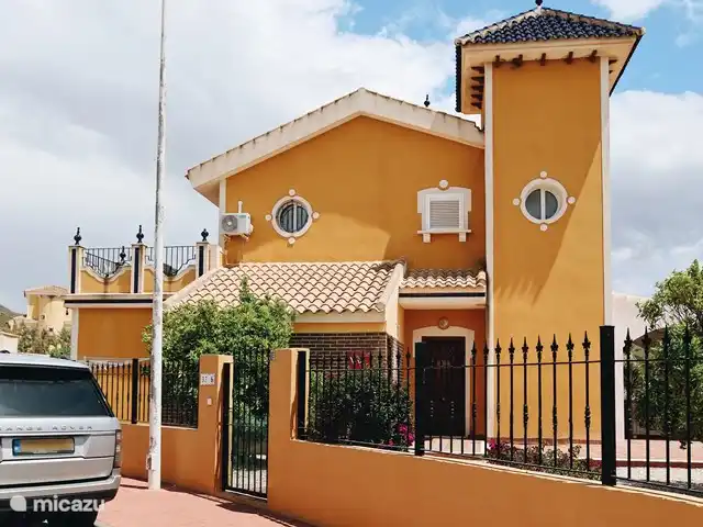 Villa Calida | Espagne, Costa Cálida, Mazarrón - villa Une maison espagnole classique avec une tourelle. Cette conception s'inscrit dans la lignée des maisons construites dans la région.