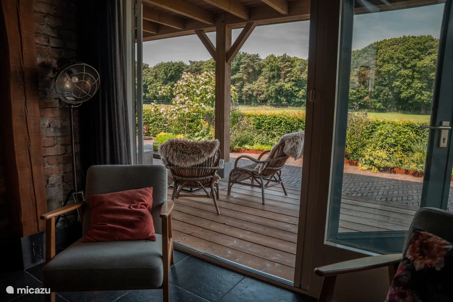 Indoor/Outdoor gehen wunderbar ineinander über.