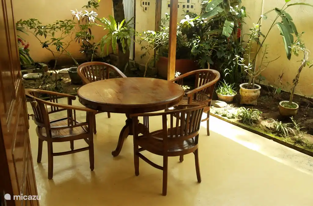 Essbereich in der Küche im Freien.