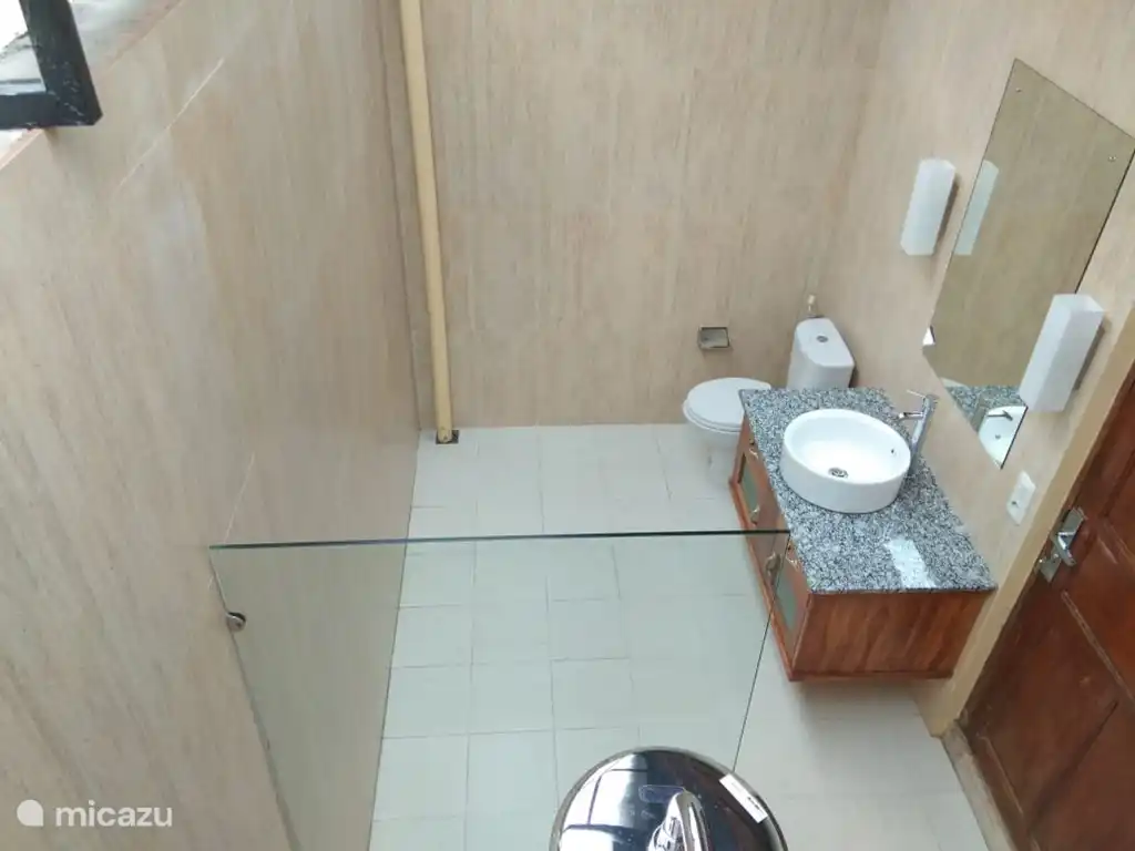 Ein Bild der 2 Badezimmer, die zu den Schlafzimmern gehören