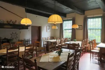 Vakantiehuis Nederland, Drenthe, Orvelte boerderij Borckerhof 1 eetkamer