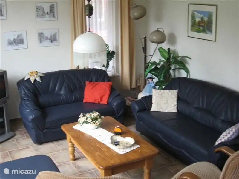 geräumige Zimmer mit Sat-TV, DVD, Radio