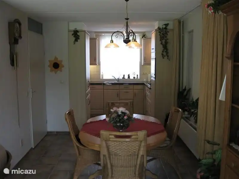 Küche mit Geschirrspüler, Kamm magneetron, Kühlschrank, 4 Kochplatten, Tiefkühler, ect