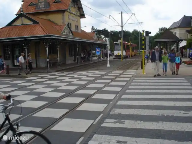 Pueblo junto al mar en Bélgica, Costa Belga, De Haan - bungaló La estación de tranvía De Haan, construida al estilo de Anton Pieck
