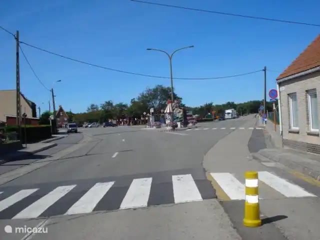 Pueblo junto al mar en Bélgica, Costa Belga, De Haan - bungaló Vosseslag agradable y tranquilo, pero todo a 200 metros a poca distancia, como un supermercado del barrio De Mispel, una peluquería, farmacia, panadería, snack bar e instalaciones de juego. A 750 metros la parada de tranvía a todos los demás balnearios.