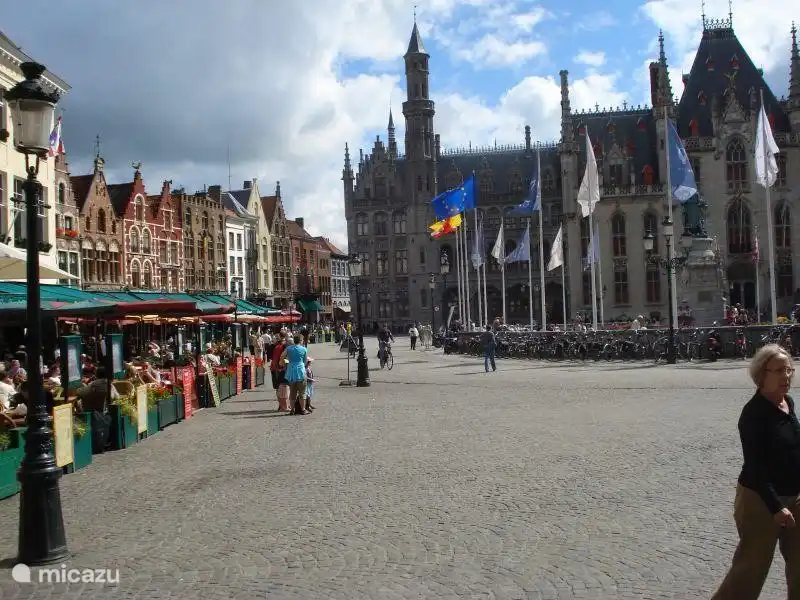 Una impresión de Brujas, que está a 15 minutos en coche.