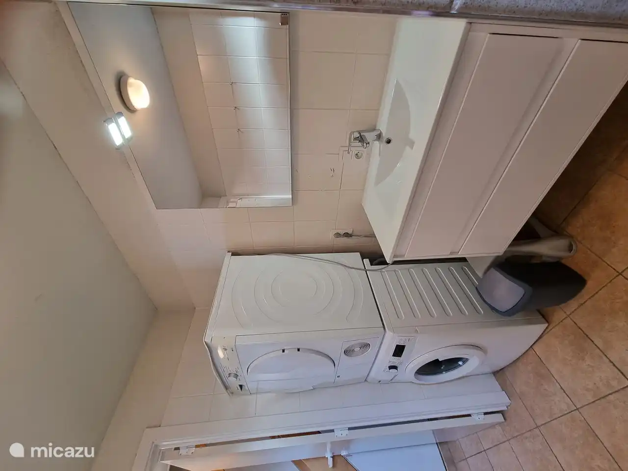 Nuestra cabaña cuenta con lavadora y secadora. Detergente disponible. 