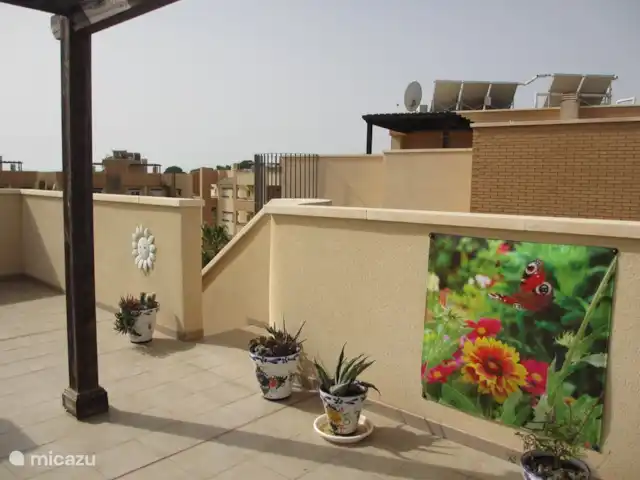 La Tercia Resort Penthouse huren in Spanje, Costa Cálida, La Tercia - penthouse Dakterras met zonnige plekjes en zo je wil schaduw.