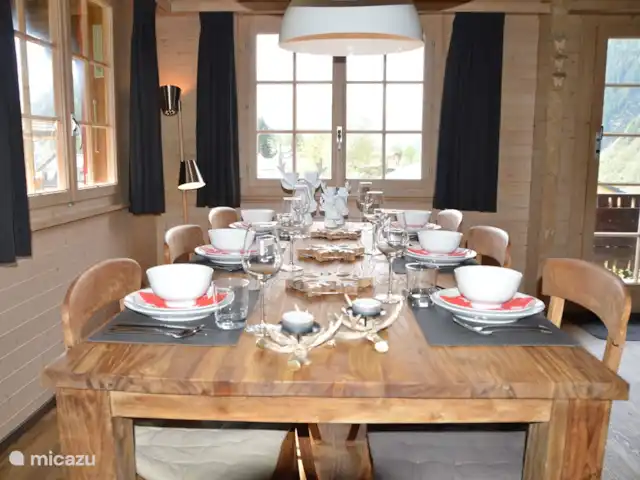 chalet huren in Zwitserland, Wallis, Blatten bei Naters – Chalet Schützhütte Gezellig met elkaar eten
