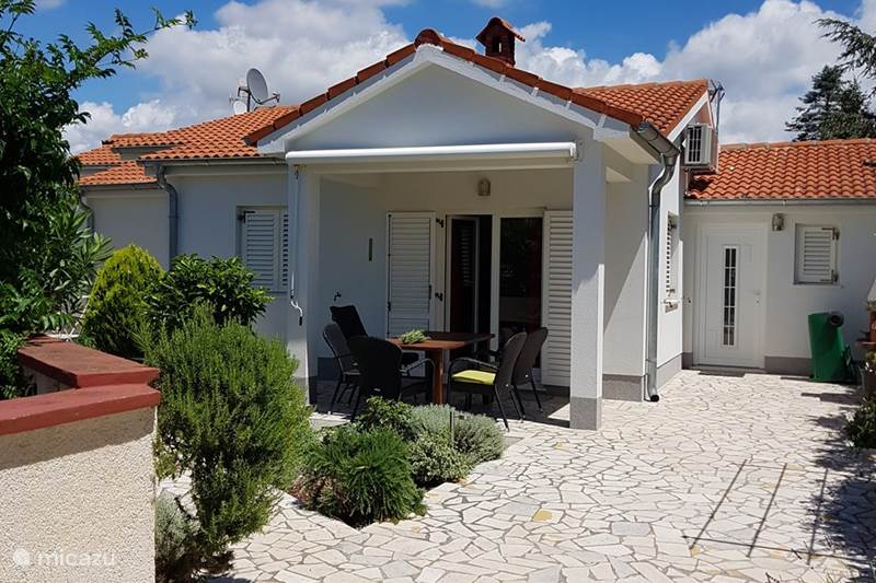 Vacation rental Croatia, Istria, Pula Bungalow Nikola