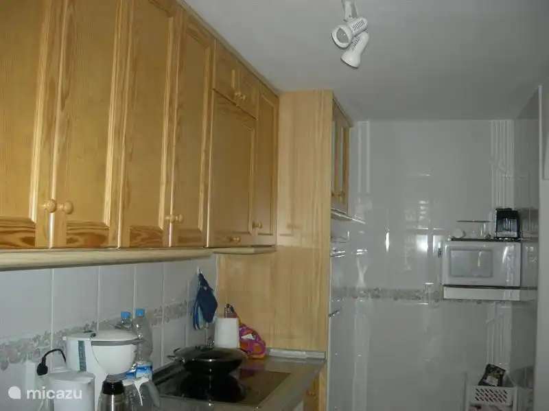 spacious kitchen with coffee maker, microwave, oven, dishwasher, ceramic hob, toaster, juicer, fridge-freezer