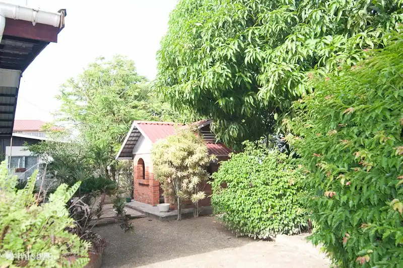 The laundry room in the back where the wax can be hung to dry. This dollhouse was the playing field of the children of the previous occupants.