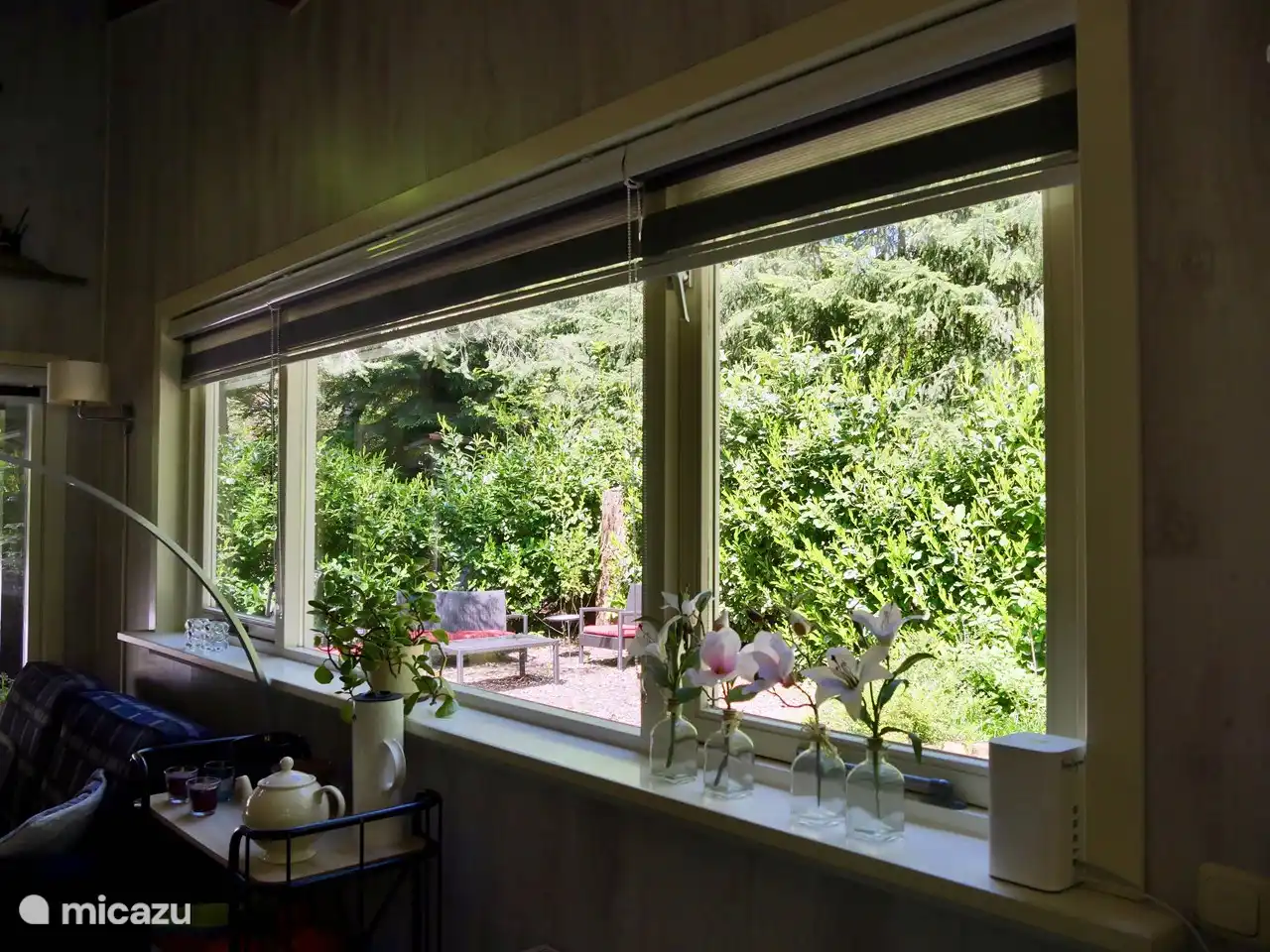 Also on the side a large window.