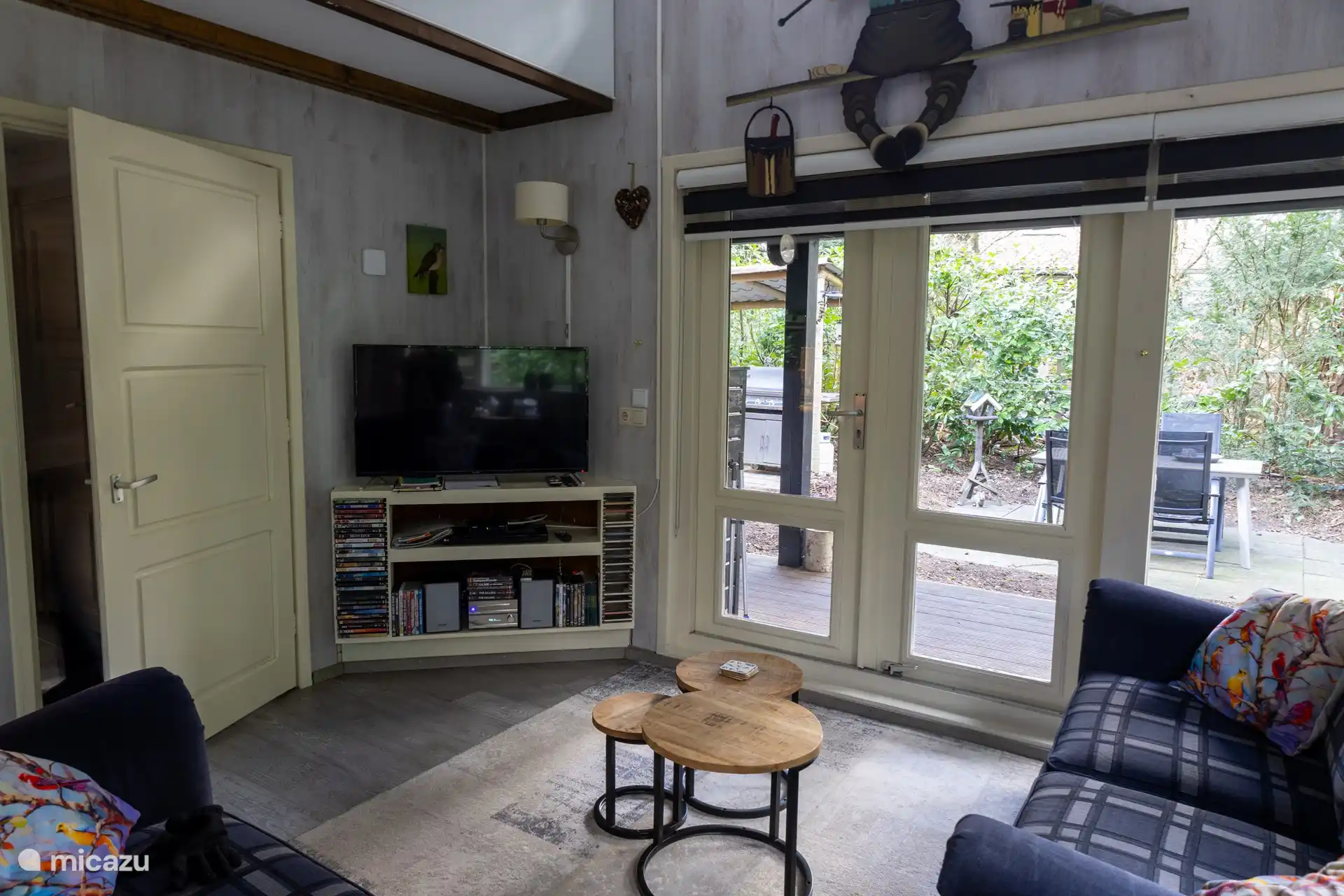 Sitting area with Television Netflex etc.