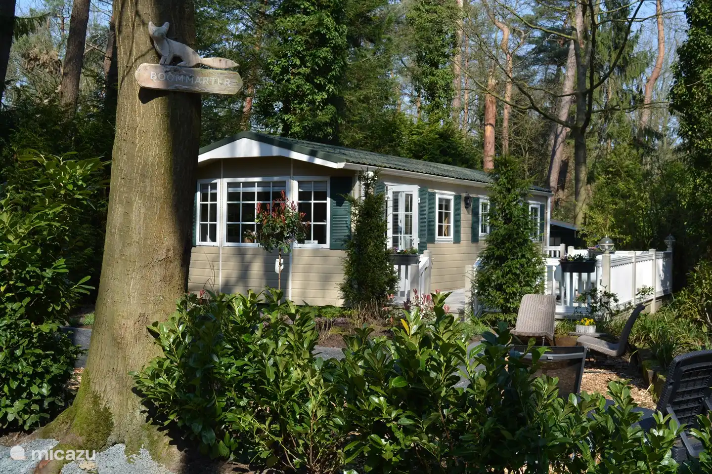 200 meters further we have a chalet for rent called Boommarten and close by we also have a chalet the Vosje.