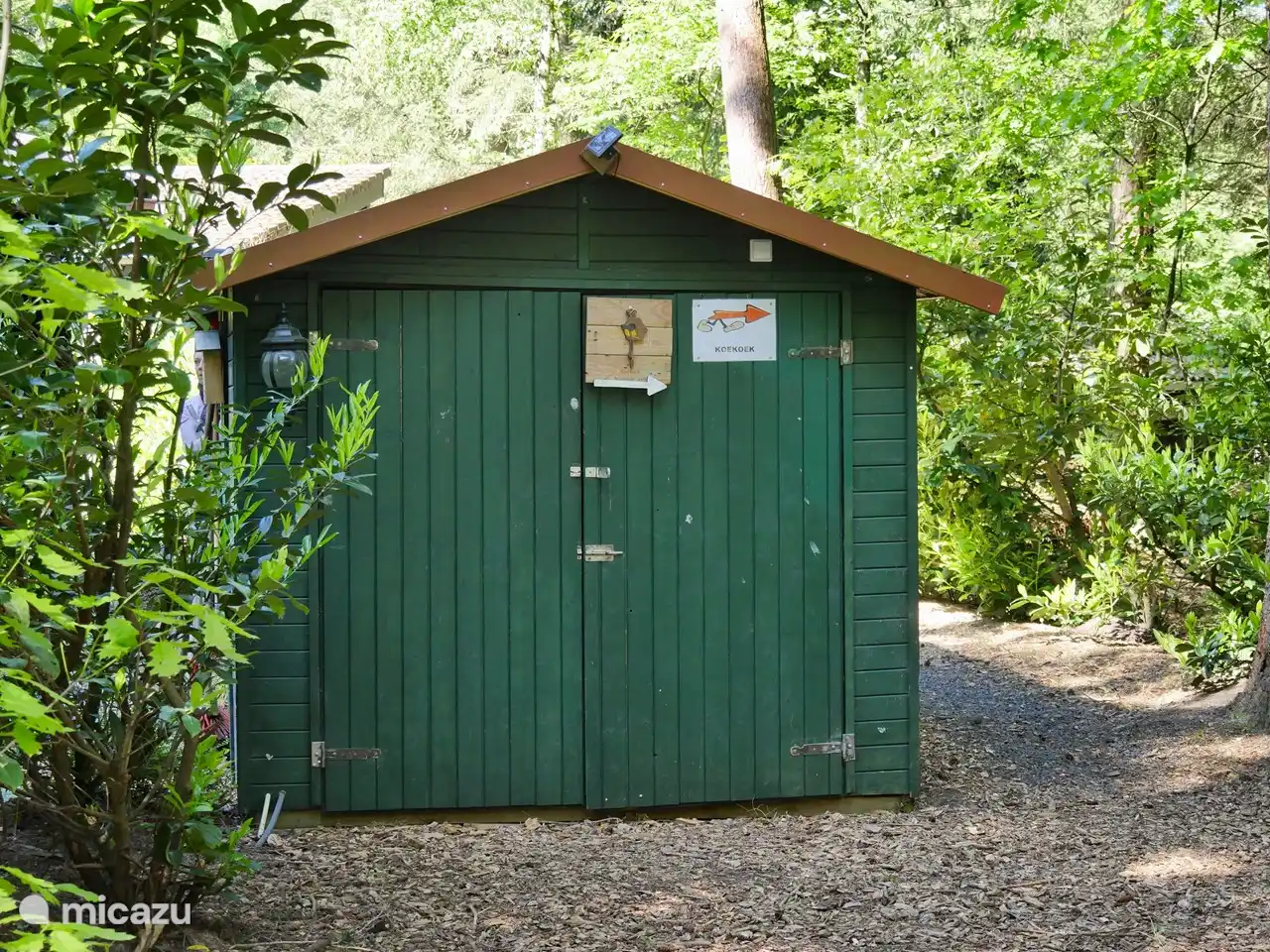 When you see this shed, you are almost there. Here you can park the car