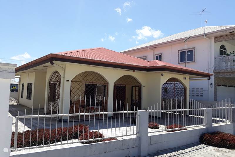 Vakantiehuis Suriname, Paramaribo, Paramaribo Vakantiehuis Ma-Retrâite:  Woning  MaReSoL