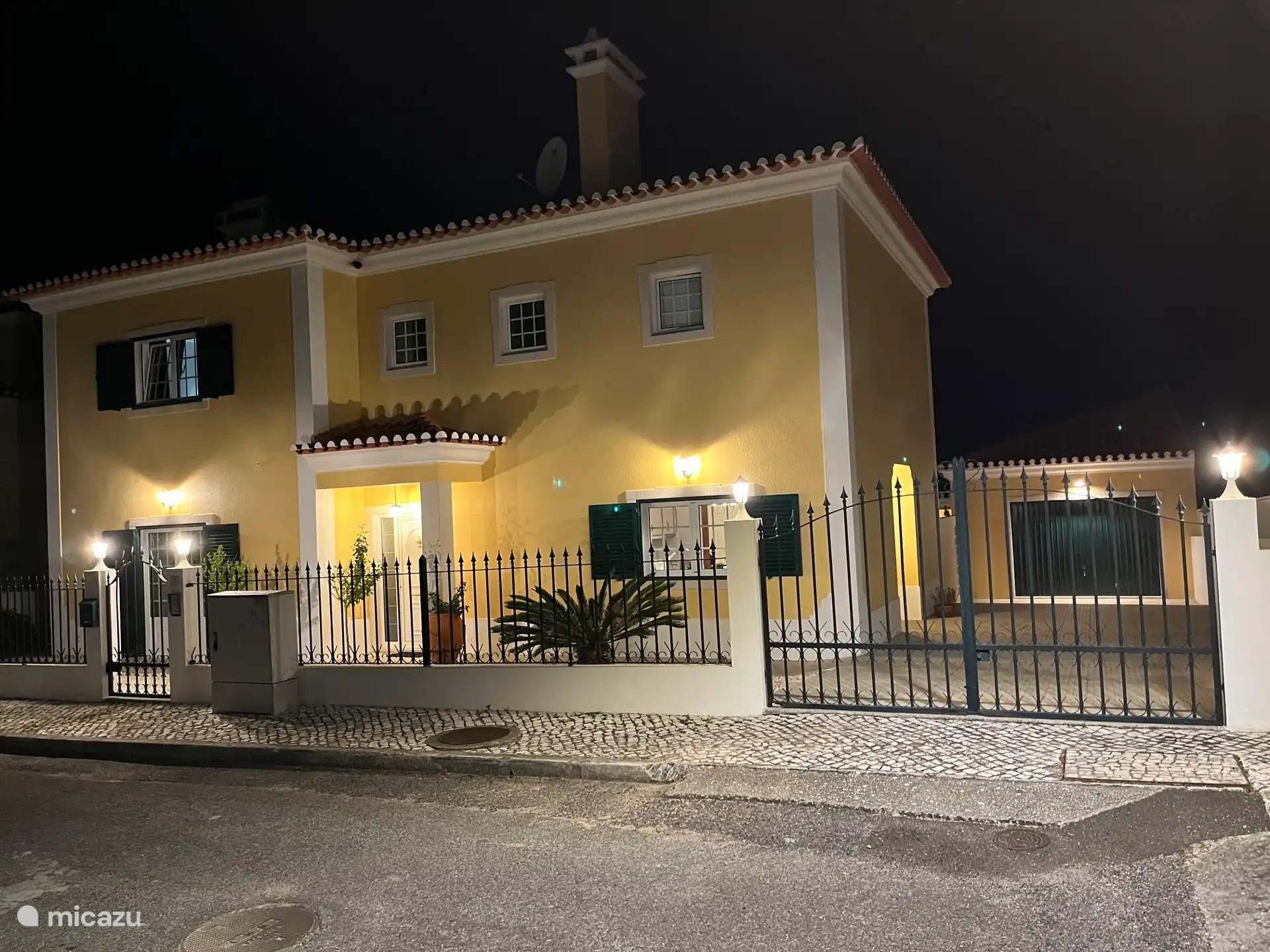 Villa dos Limoeiros by night
