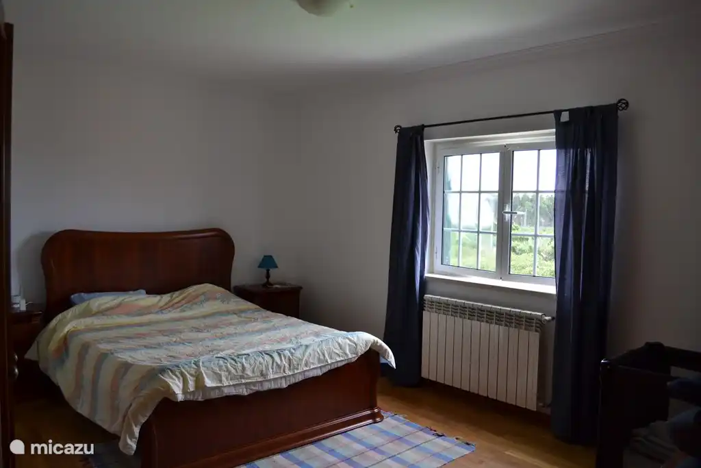 Einer der drei geräumige Schlafzimmer mit Einbauschränken