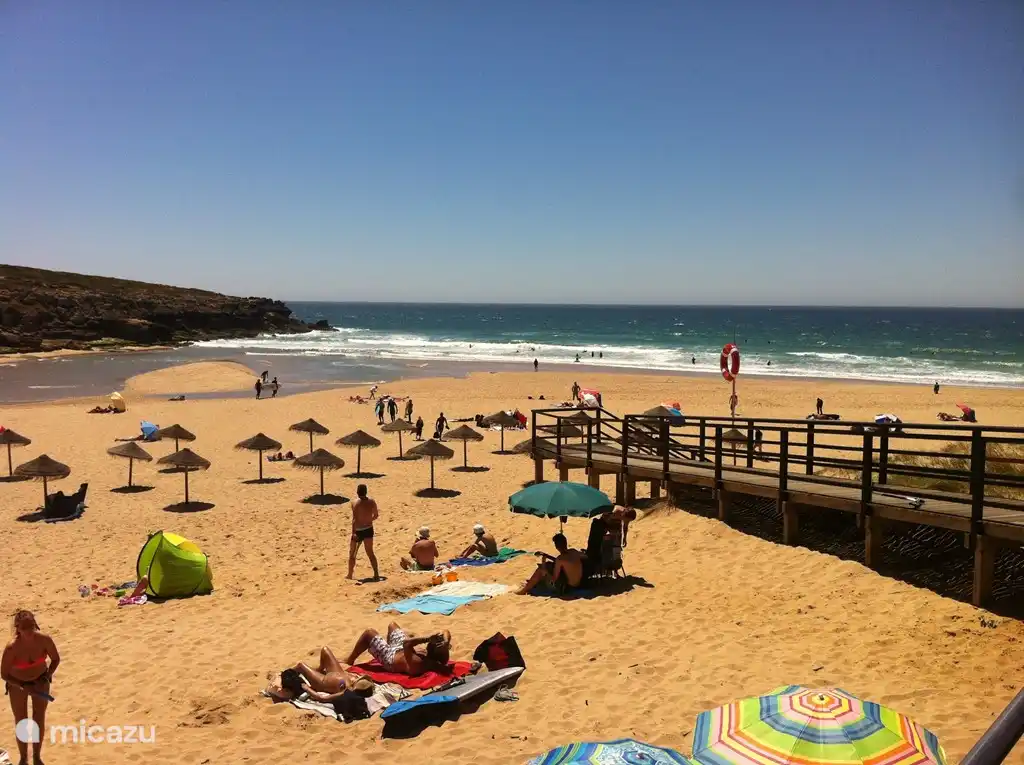 Einer der neun Stränden von Ericeira, Foz do Lizandro.