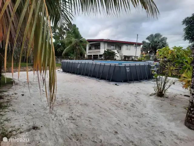 villa en Surinam, Paramaribo, Paramaribo – Oso Noemí Preciosa piscina grande (9,75 x 4,88 x 1,32).