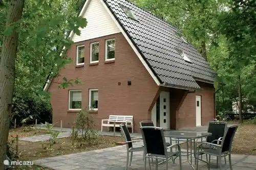 Vom Haus aus können Sie direkt in den Wald zu gehen