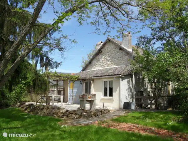 Location vacances Hirondelle Rustique | France, Nièvre, Anlezy - maison de vacances Location vacances Hirondelle Rustique | France, Nièvre, Anlezy - maison de vacances