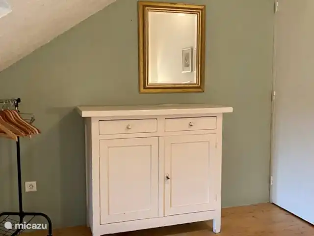 Location vacances Hirondelle Rustique | France, Nièvre, Anlezy - maison de vacances Une chambre avec un lit double au premier étage