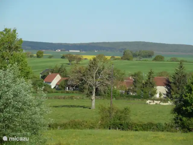 Location vacances Hirondelle Rustique | France, Nièvre, Anlezy - maison de vacances Vue sur le quartier du Gros Sauvigny