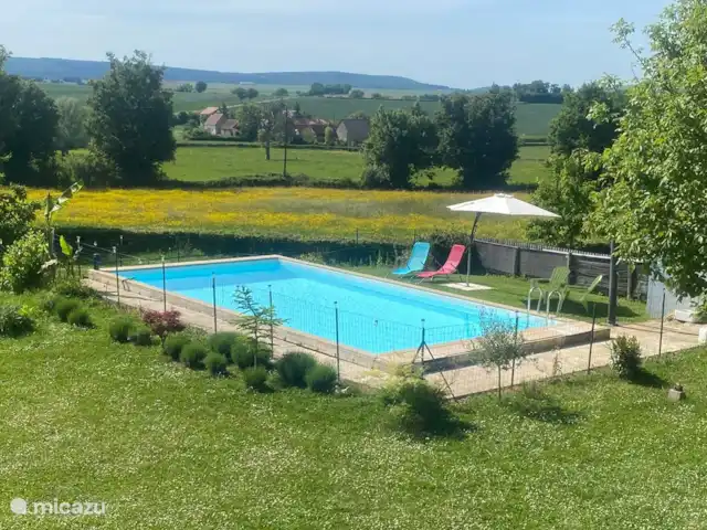 Location vacances Hirondelle Rustique | France, Nièvre, Anlezy - maison de vacances Notre piscine (10x5m)