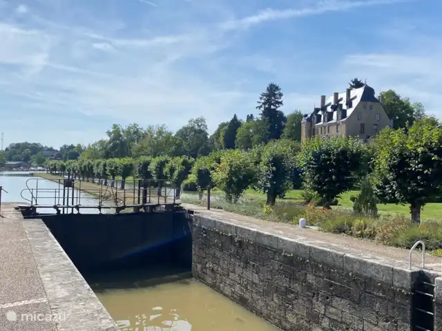 Location vacances Hirondelle Rustique | France, Nièvre, Anlezy - maison de vacances Canal du Nivernais, à Châtillon-en-Bazois