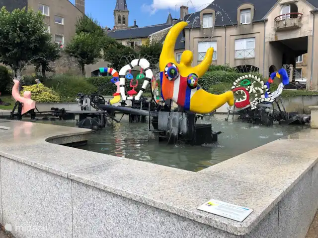 Location vacances Hirondelle Rustique | France, Nièvre, Anlezy - maison de vacances Château-Chinon : Fontaine Niki de Saint-Phalle