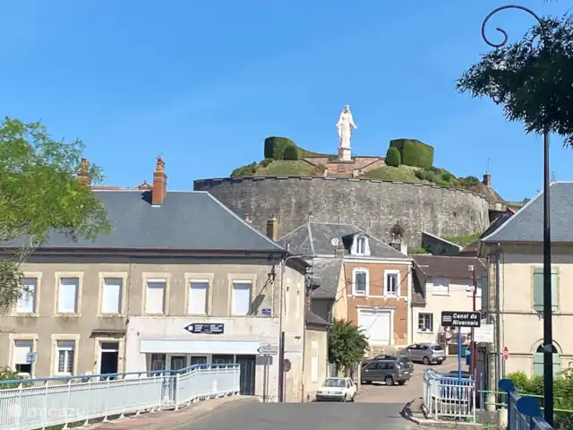 Location vacances Hirondelle Rustique | France, Nièvre, Anlezy - maison de vacances Cercy la Tour