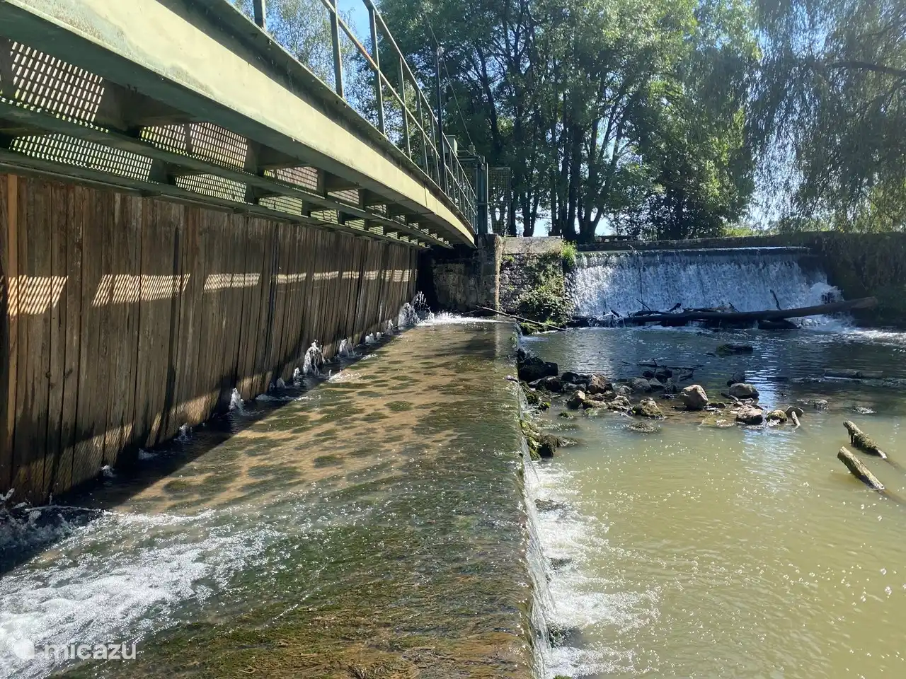 Écluse de Fleury: Holzdamm, in der Nähe von Biches