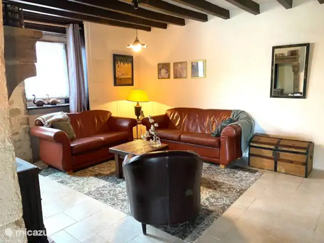 Location vacances Hirondelle Rustique | France, Nièvre, Anlezy - maison de vacances Salon rustique. Tout le rez-de-chaussée de cette maison de vacances est accessible aux fauteuils roulants