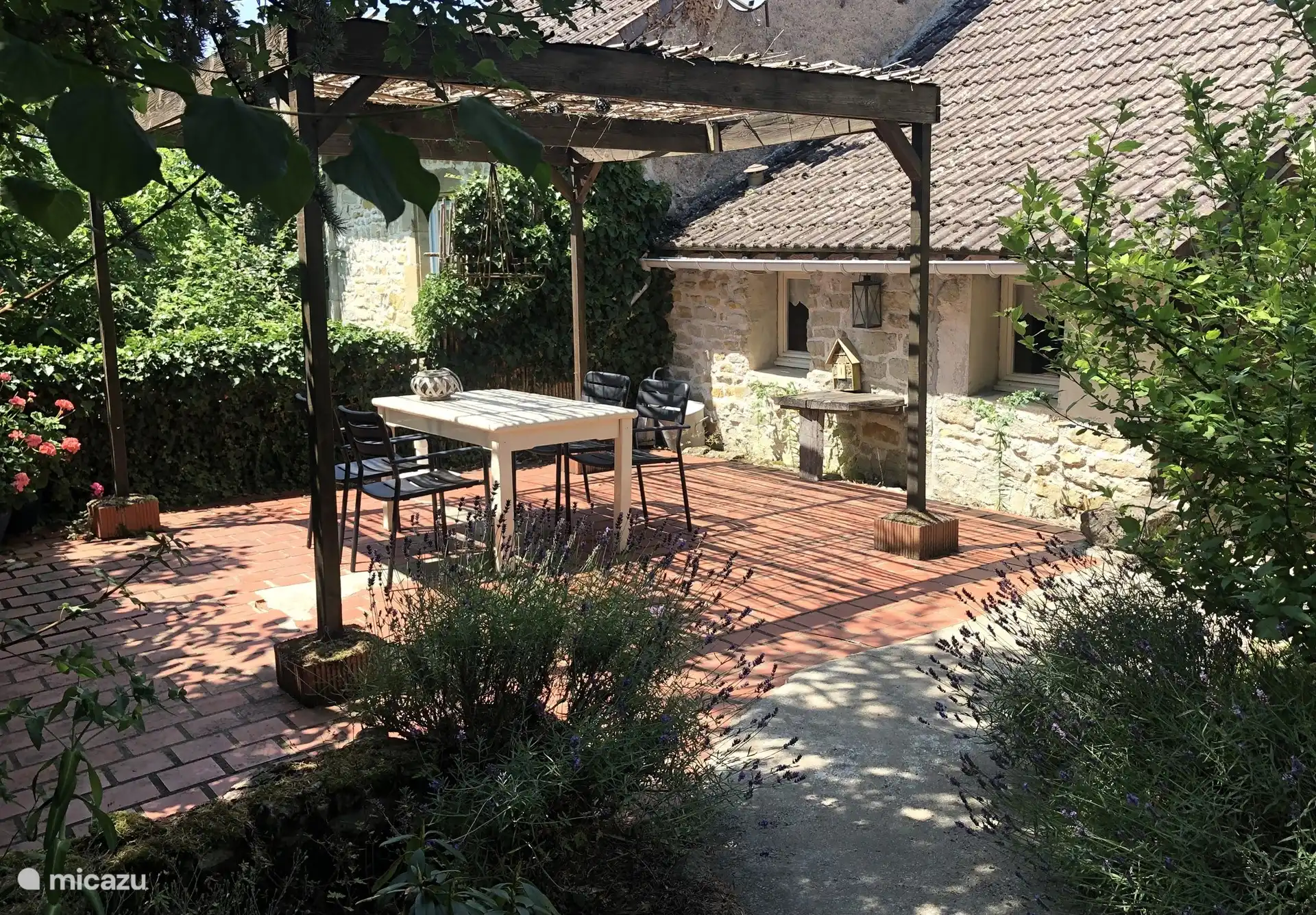 L `Hirondelle die Fenêtre in Frankreich, Nièvre, Anlezy - Ferienhaus